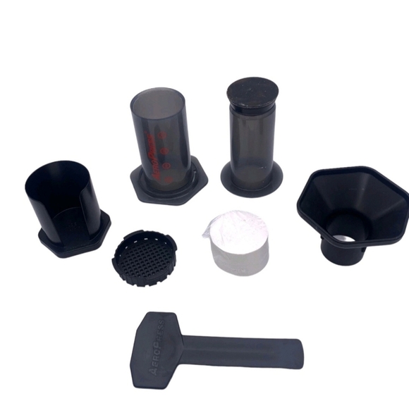 Aerobie AeroPress 1-3 Cup Coffee & Espresso Maker Travel - Picture 4 of 11